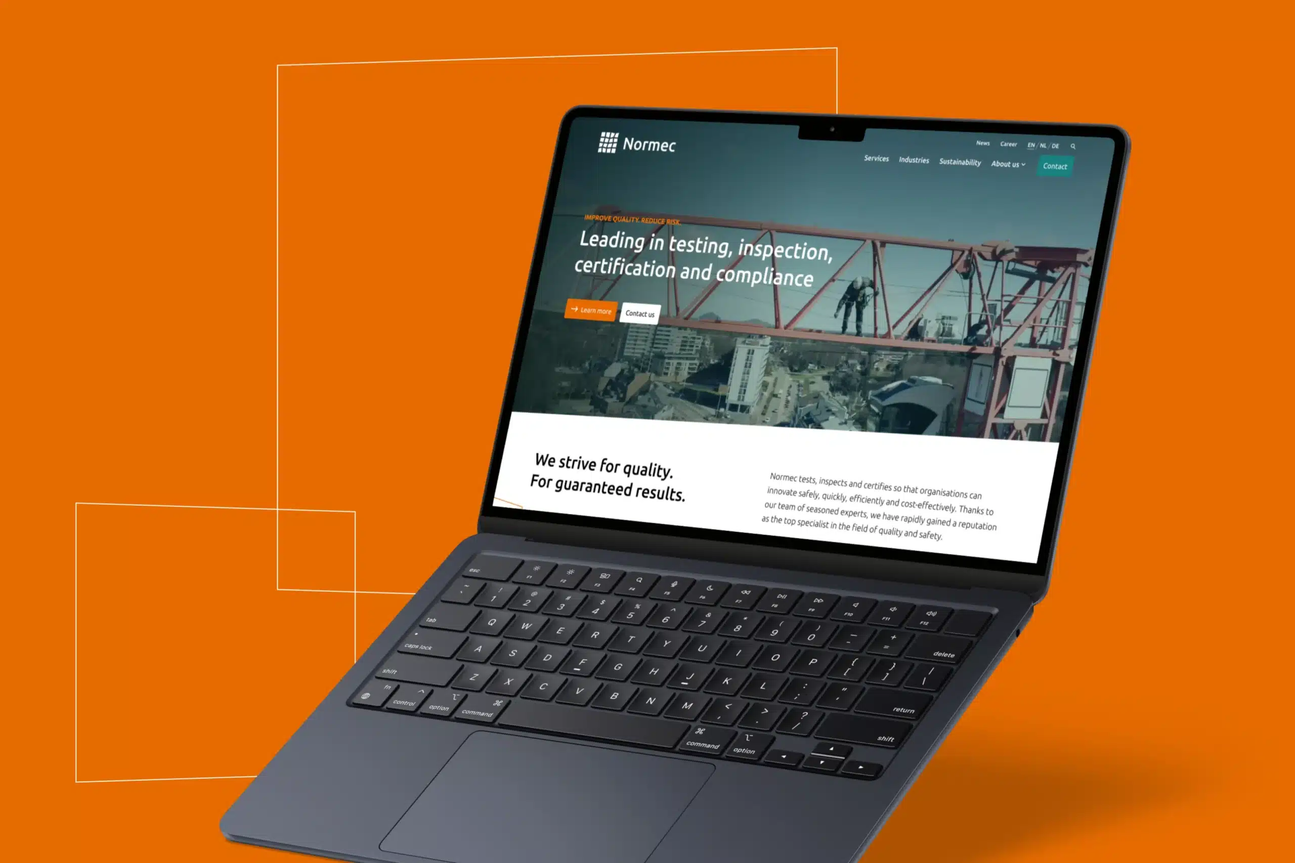 Laptop waarop het nieuwe webdesign van Normec wordt gepresenteerd | Visual nieuwe website van Normec | Design by WADM